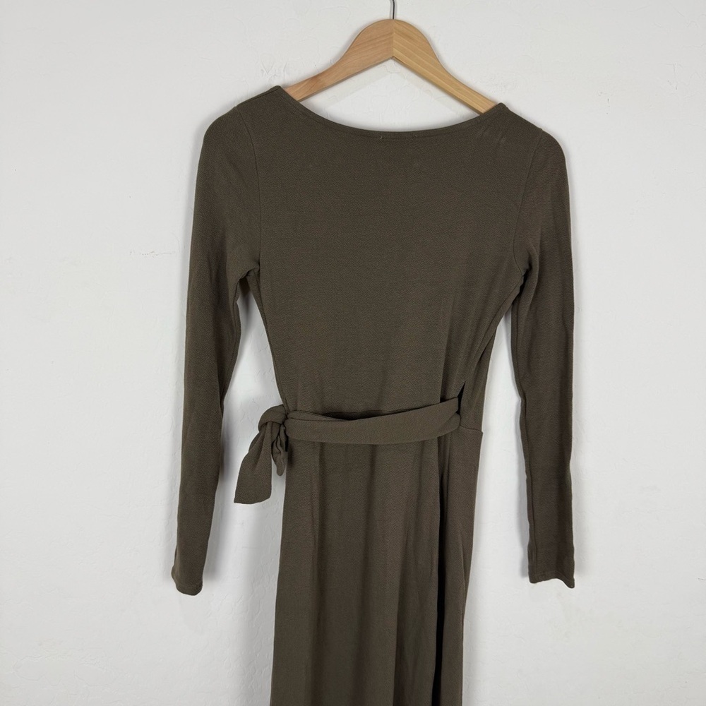 aritzia babaton gaudi matte jersey wrap dress in bark brown - Picture 9 of 10